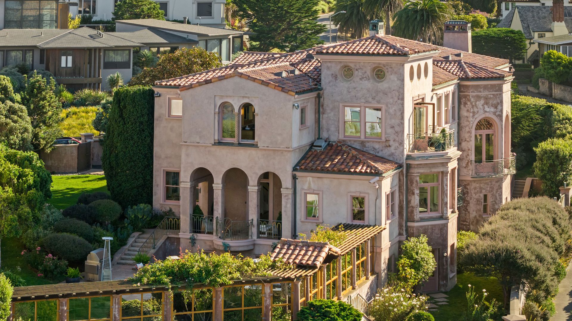 Photo of an Italian-style mansion overlooking the Bay