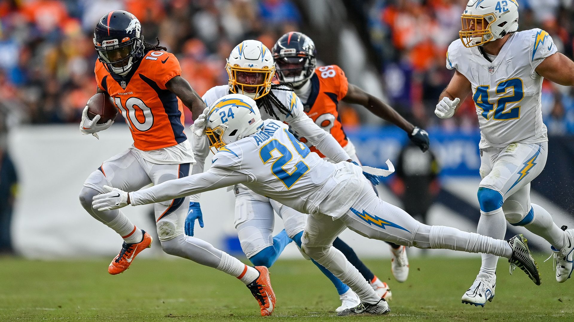 Denver Broncos kick off 202324 season against familiar foe Axios Denver