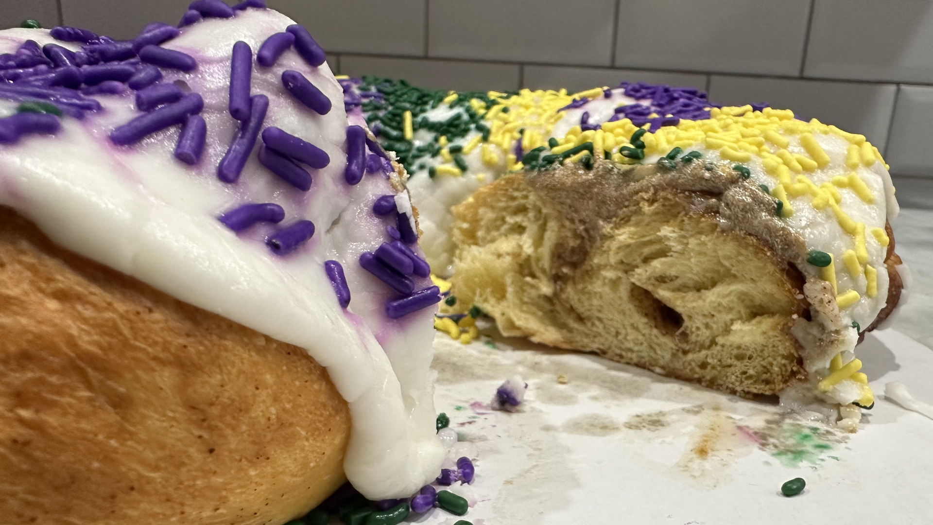 A cut king-cake is viewed from the side. A coffee filling is seen threaded through the brioche.