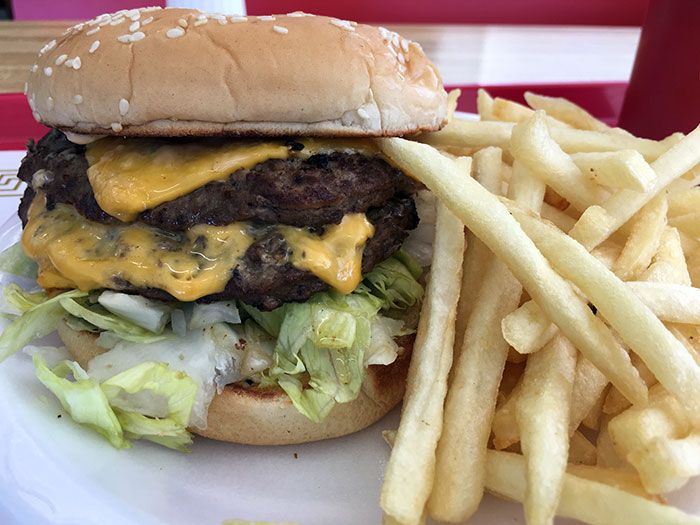 cheeseburger-at-zack's-in-south-end