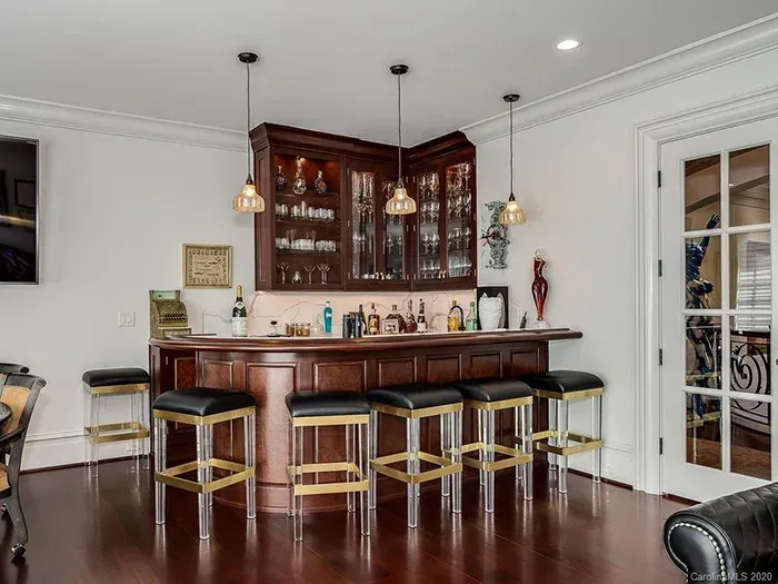 7430 Baltusrol Ln bar