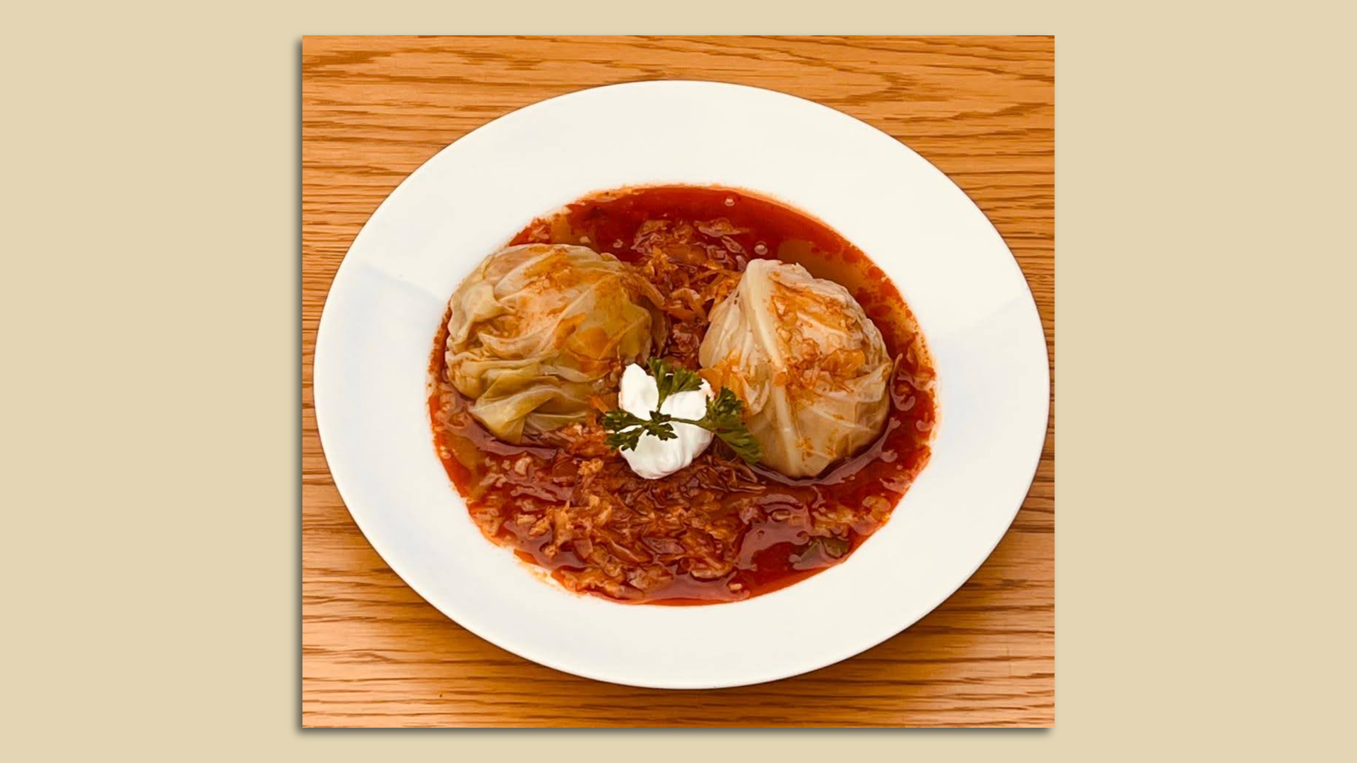 A bowl of stuffed cabbage.