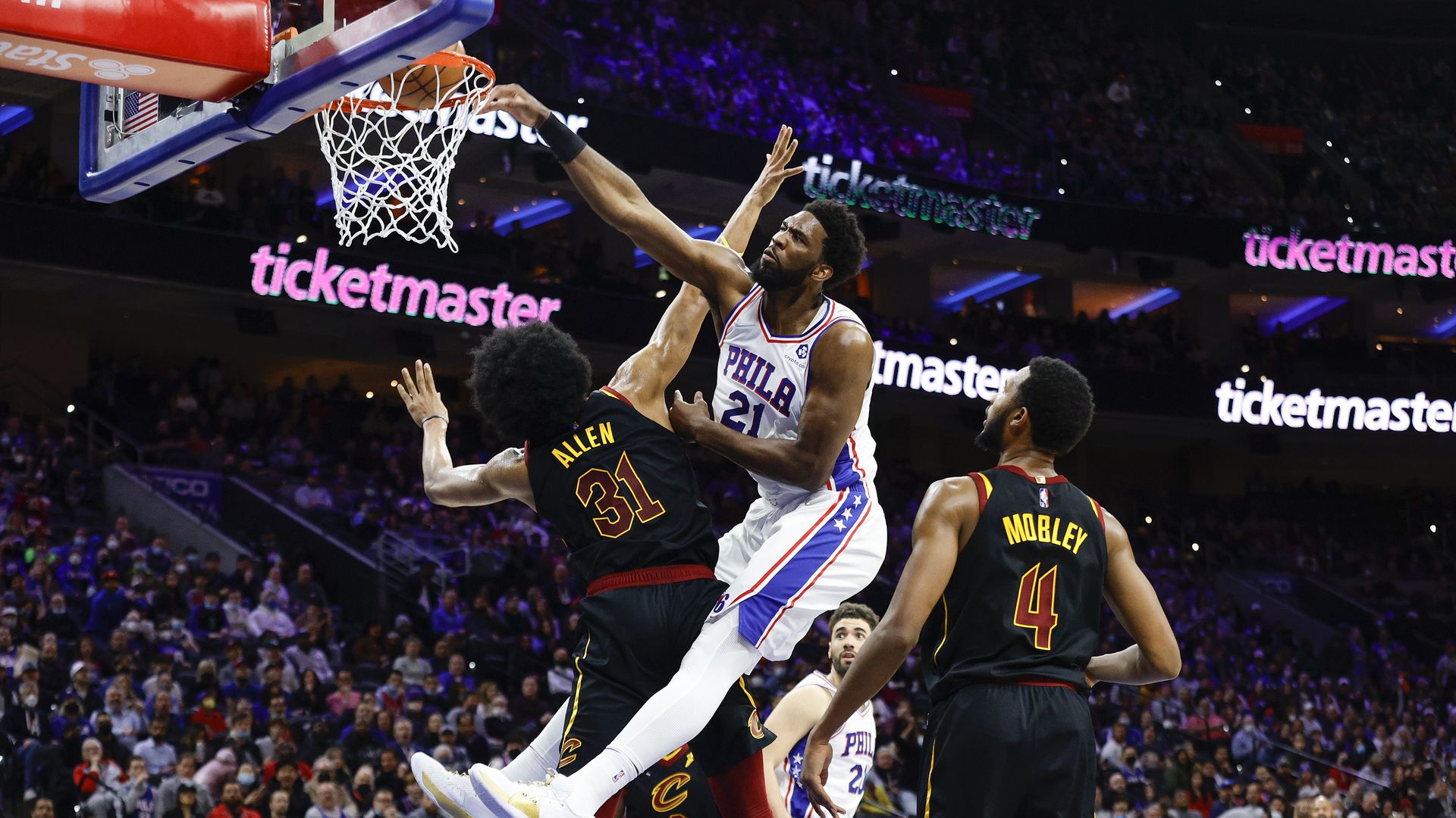 Joel Embiid dunk