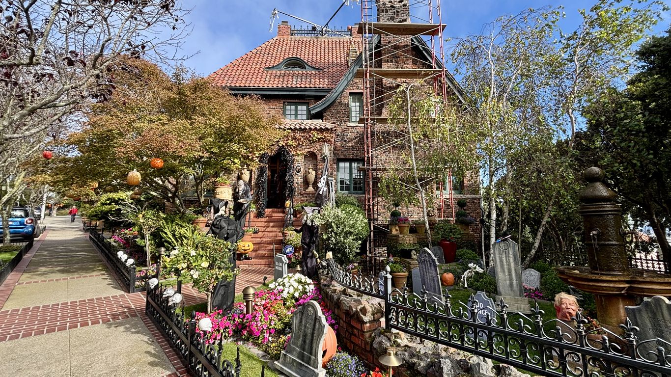 Communities Across U.S. Feature Extensive Halloween House Decorations