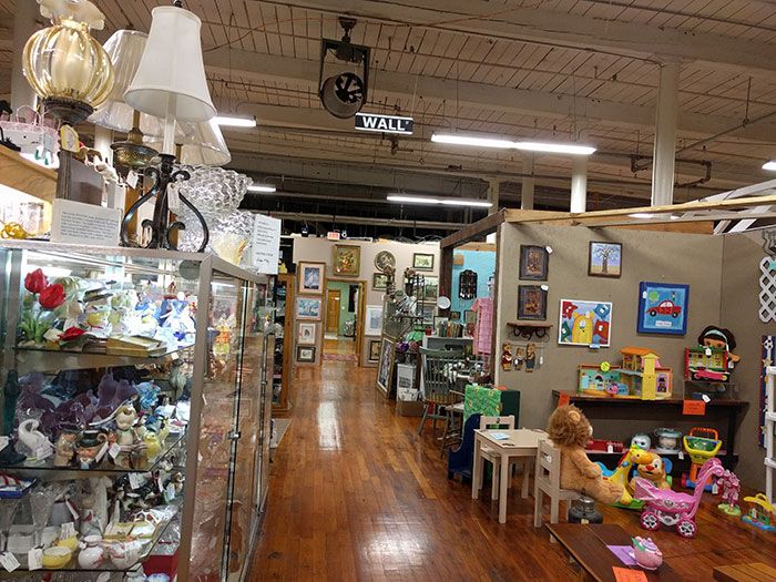 inside-catawba-river-antique-mall