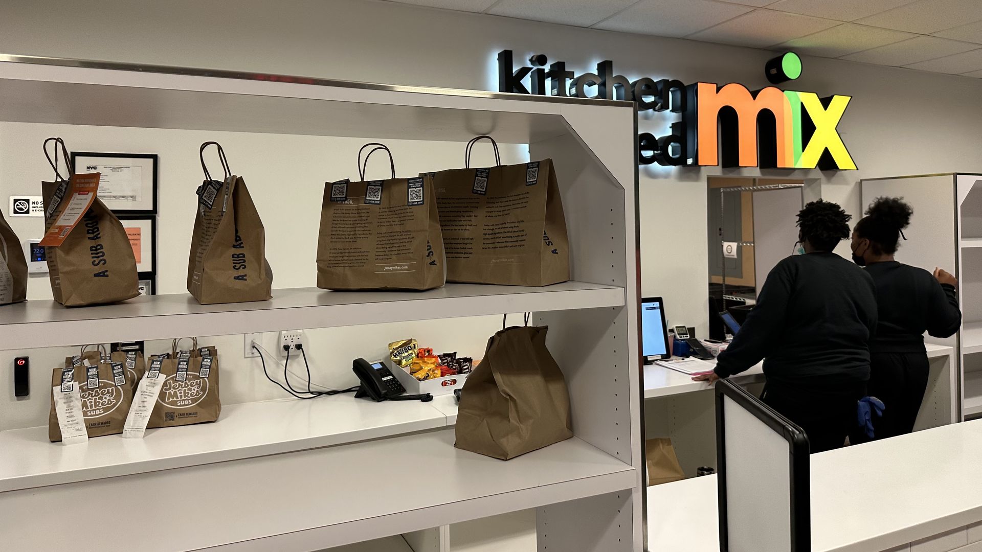 Kitchen United Mix, in NY and a number of other cities, offers the ability to order from 10+ brands