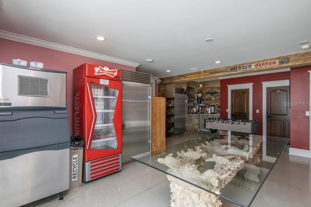 941 Bay Esplanade fridges