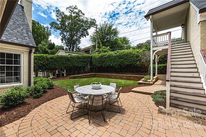 2608 Roswell Ave, yardv