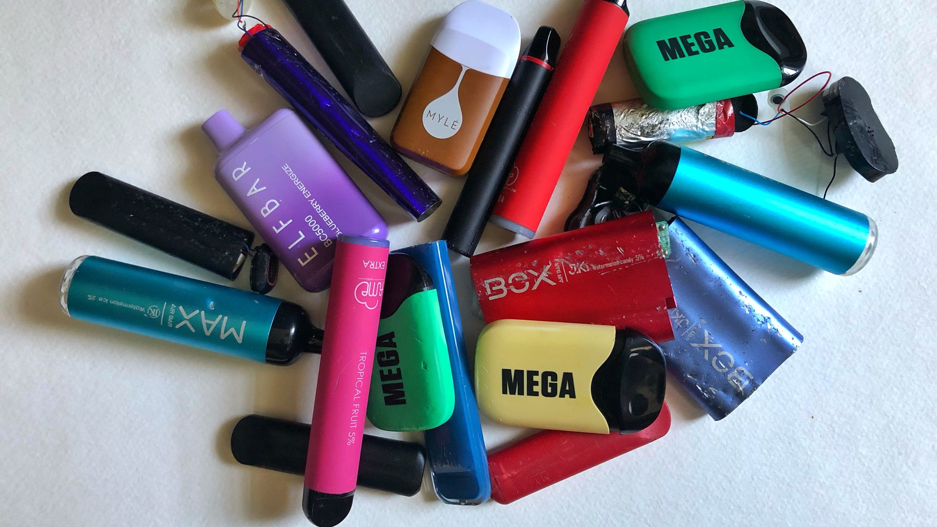 A photo of vapes.