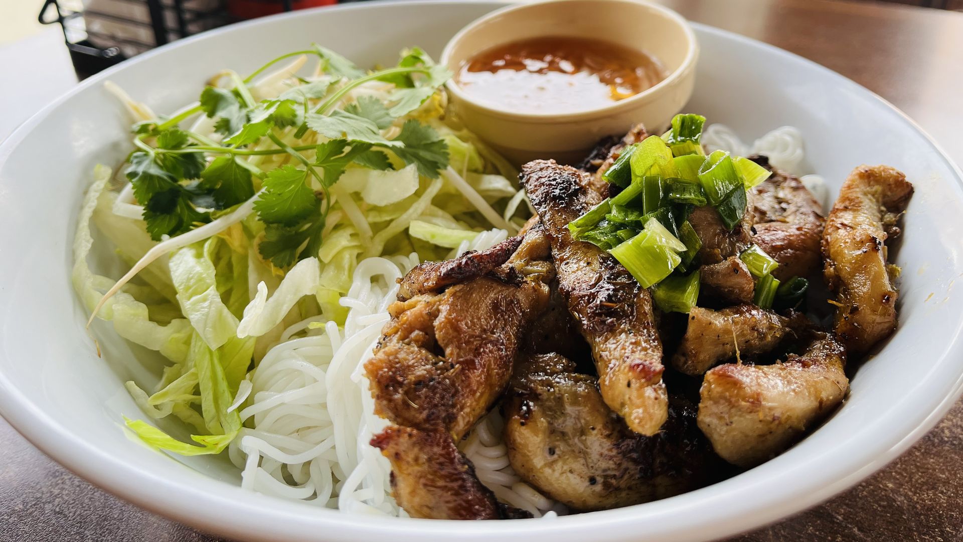 Vermicelli bowl with grilled chicken. 