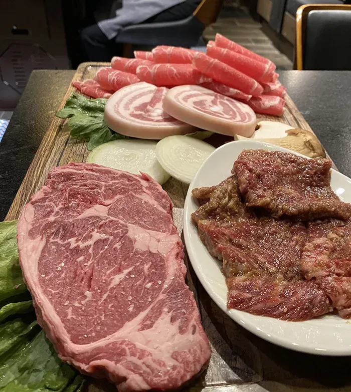 Upscale Korean restaurant with tabletop barbecue is now open in Uptown