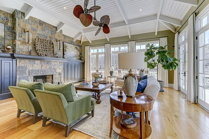 2178-Sandlapper-Drive-living-room-views