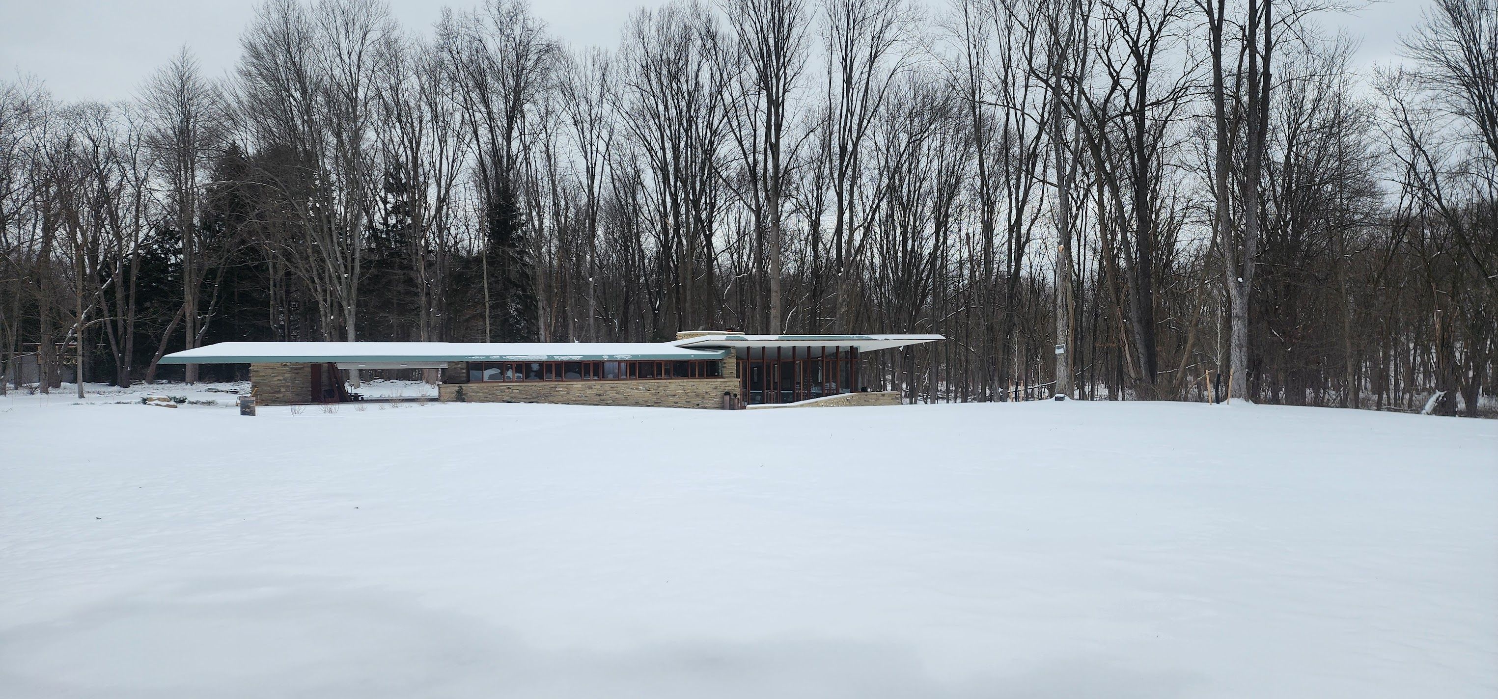 Hom exterior with snow and trees