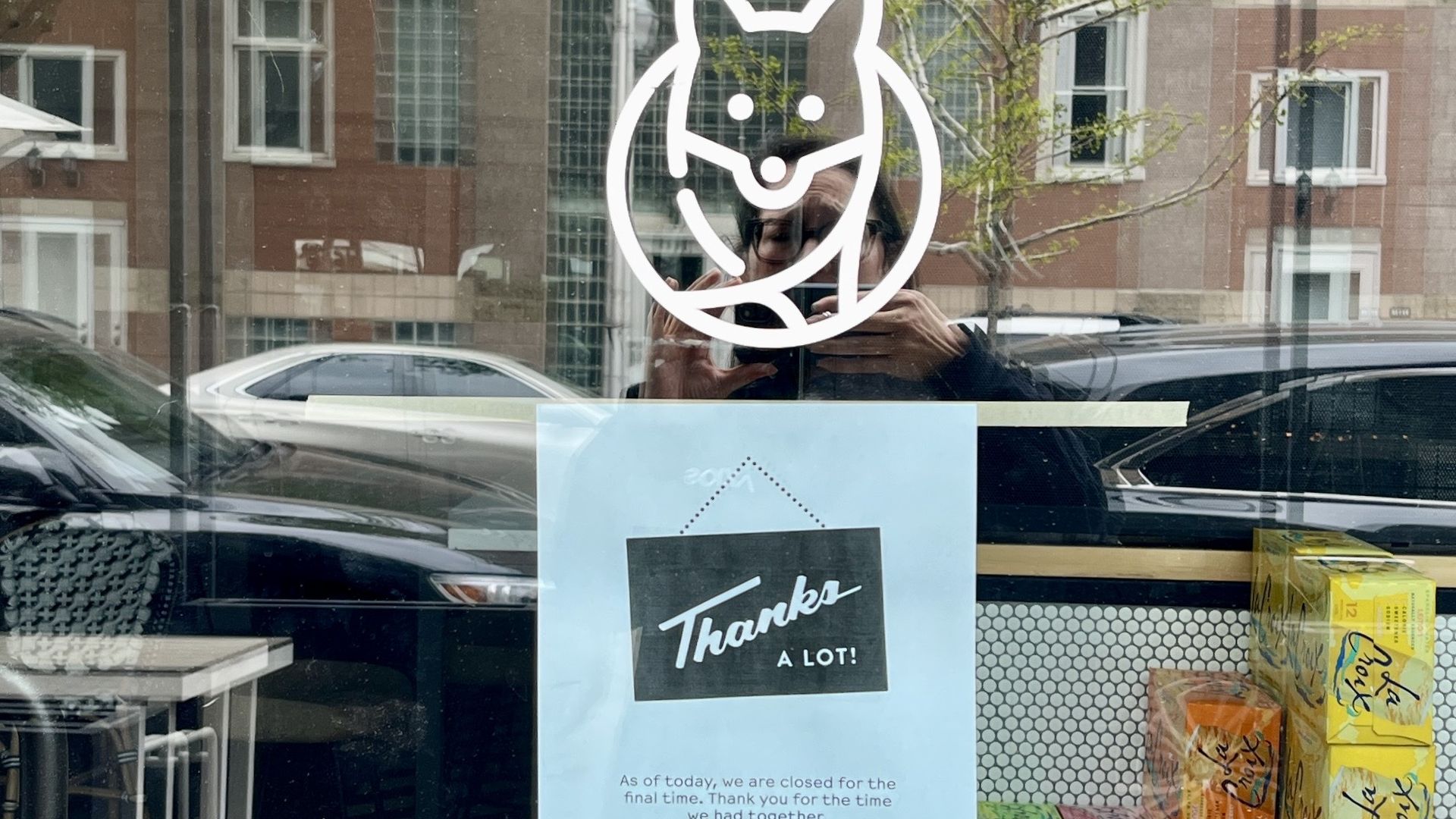 sign with a closure 