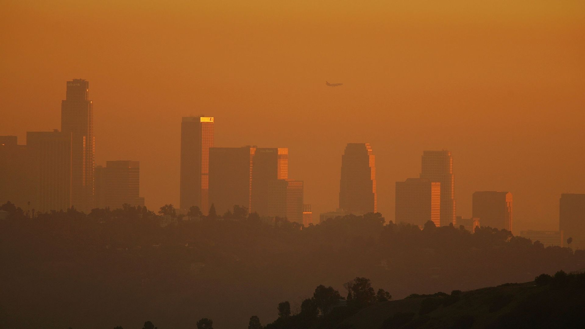 LA skyline enveloped in smog shortly before sunset on November 17, 2006.