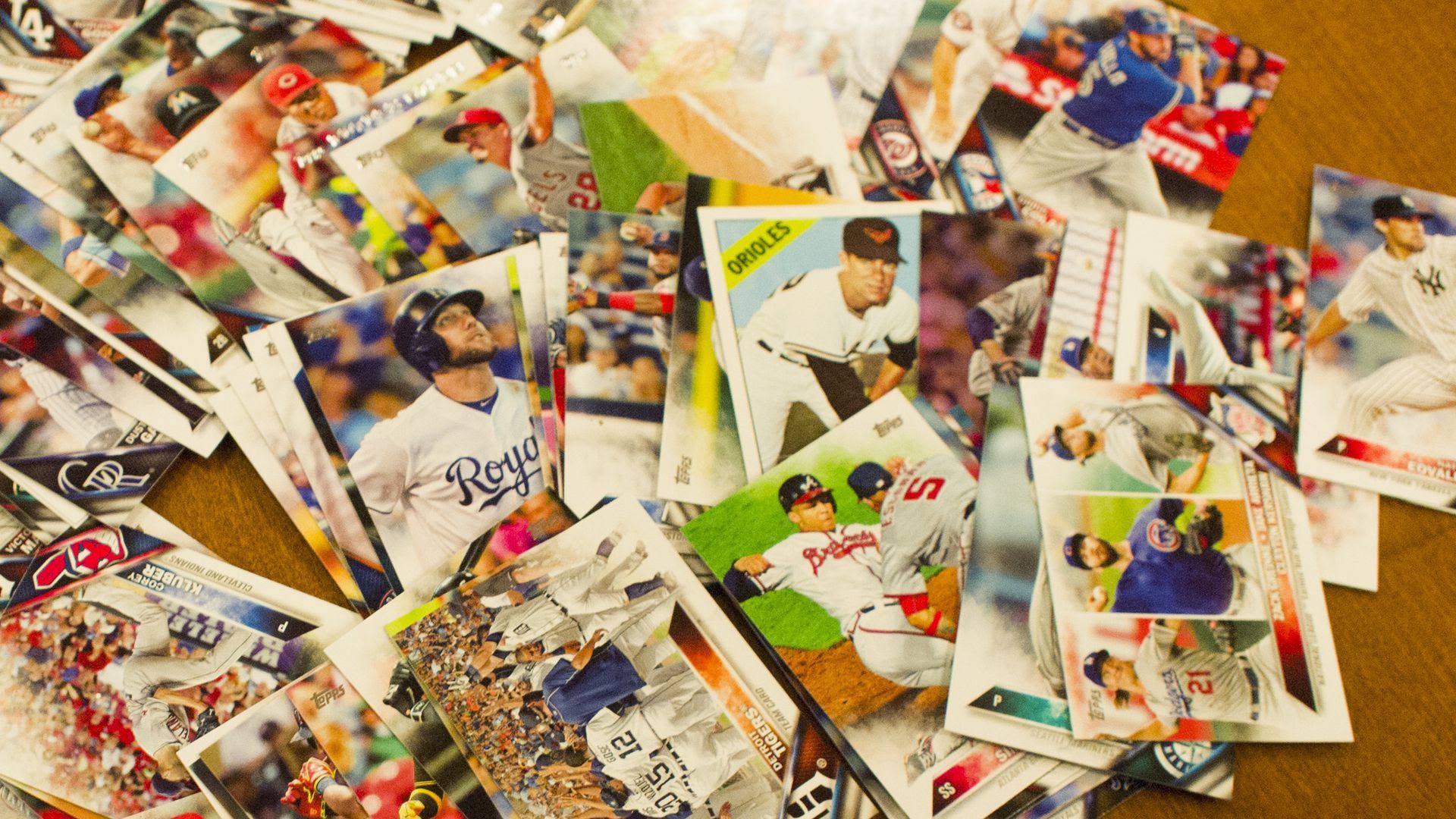 A pile of baseball collector cards