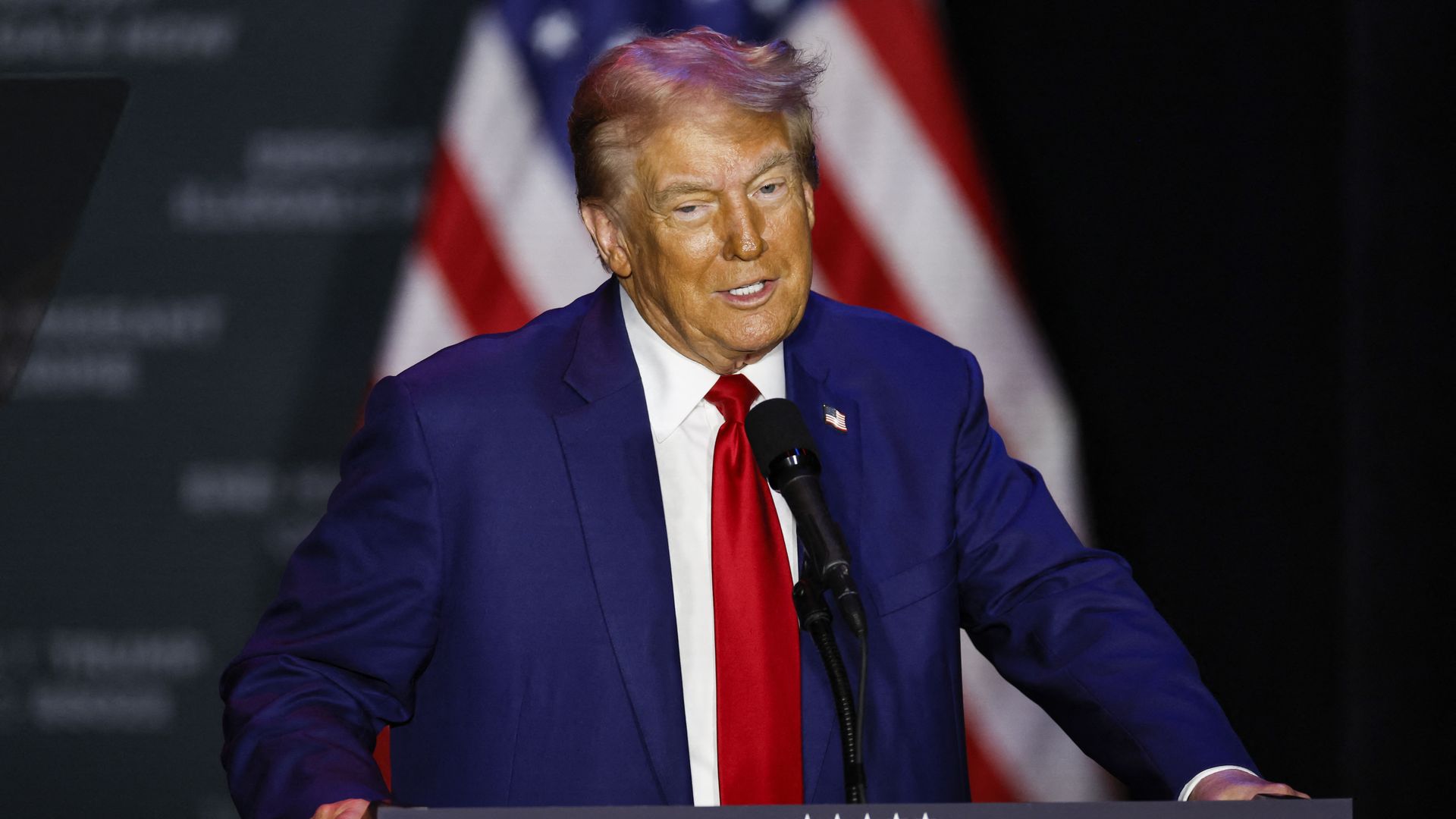 Republican presidential candidate Donald Trump delivers remarks at the Prairie du Chien Area Arts Center in Prairie du Chien, Wisconsin, on September 28