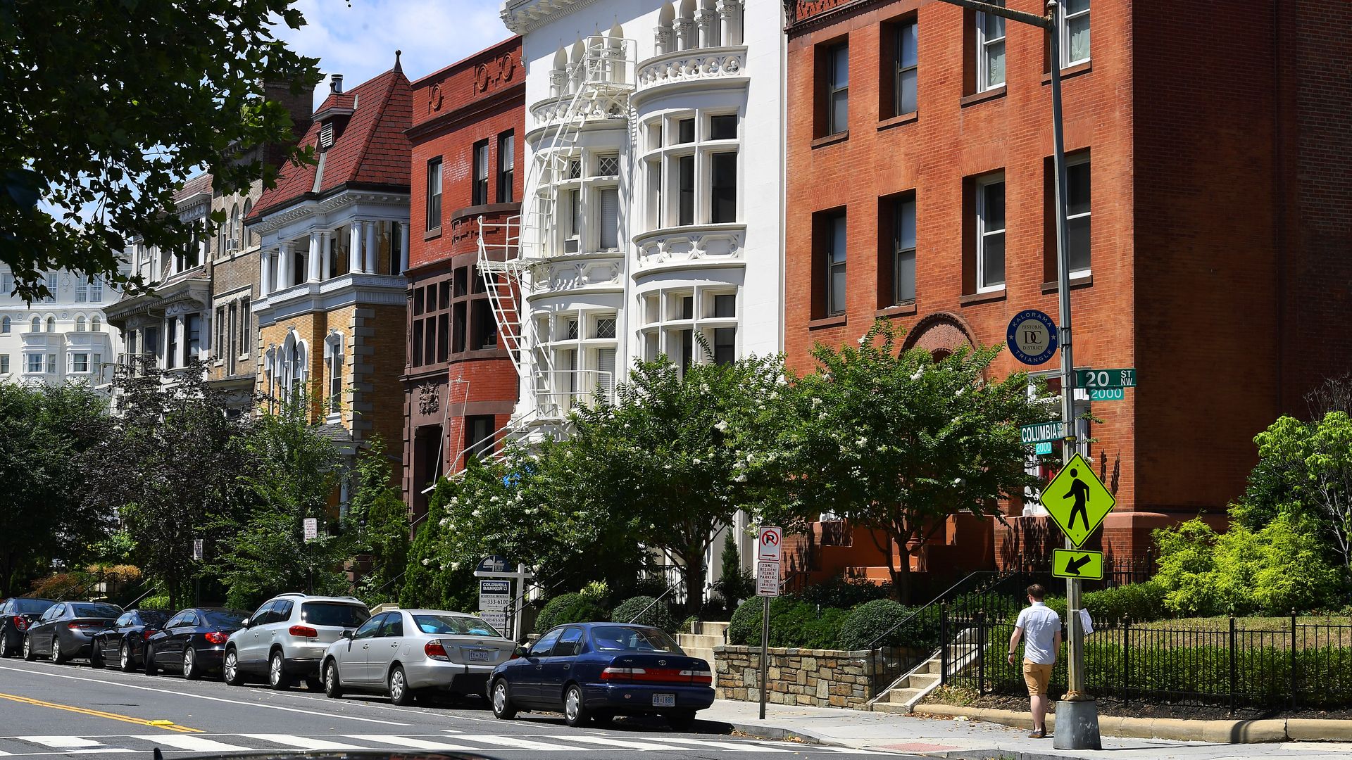 A street lined with a series of rowhomes. 