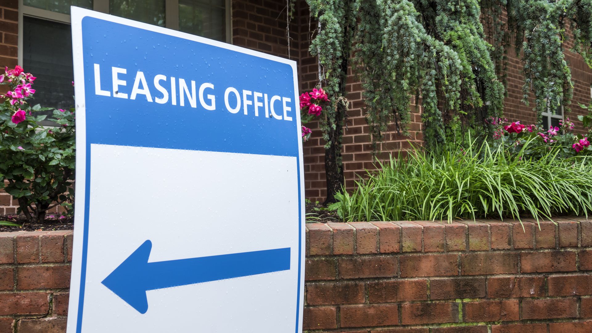 Sign that says leasing office