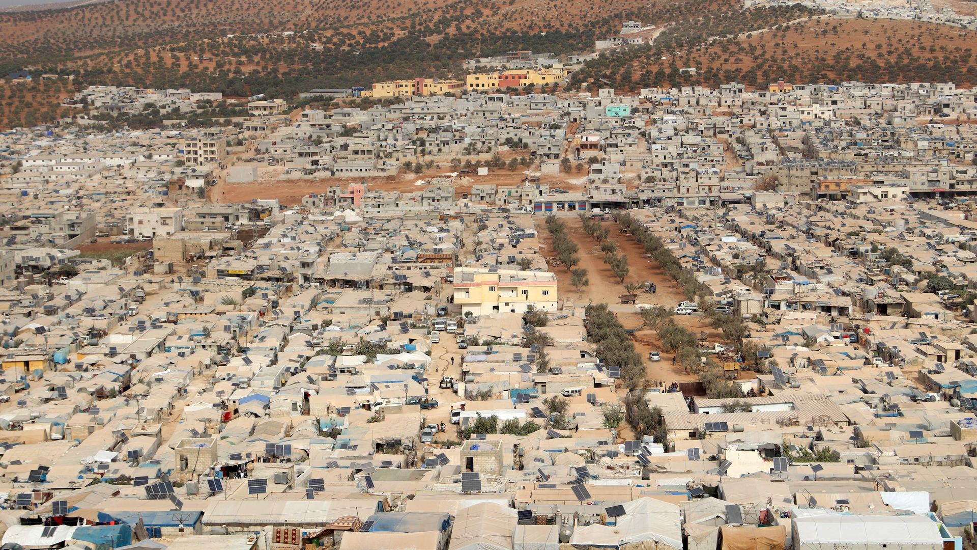 Photo of a sprawling displacement camp near the village of Qah in Syria