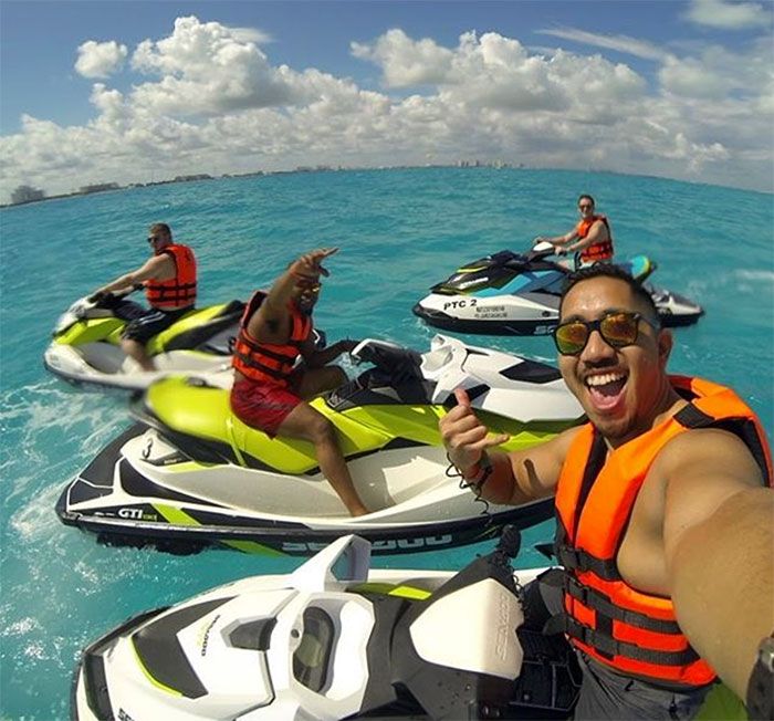jet-ski-red-ventures-cancun-charlotte