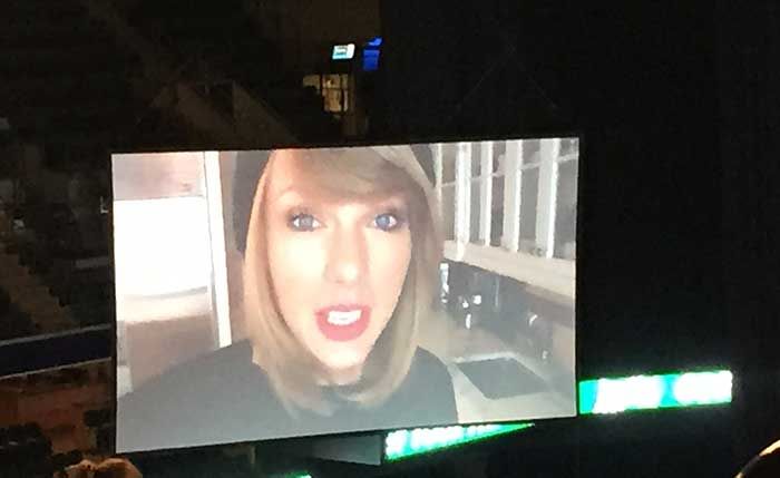 taylor-swift-live-video-feed-charlotte-concert
