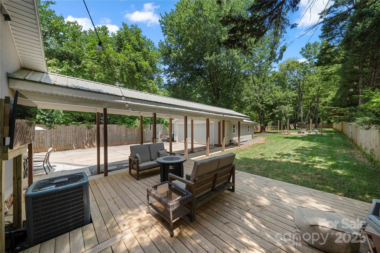 houses for sale in charlotte with a pool