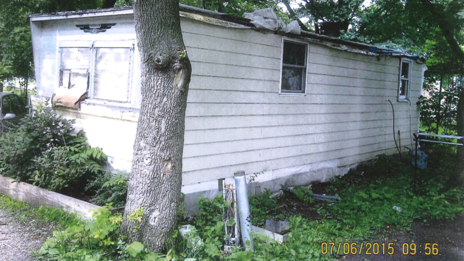 A photo of a mobile home.