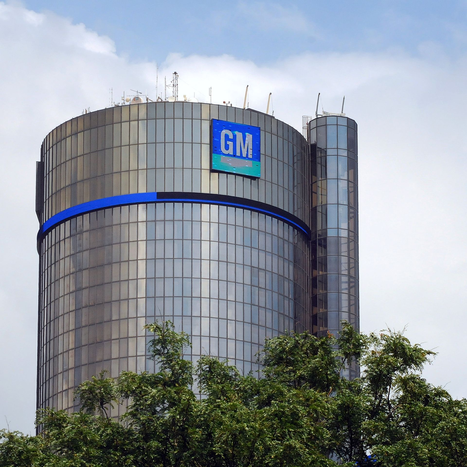 General Motors sues Fiat Chrysler alleging union bribes