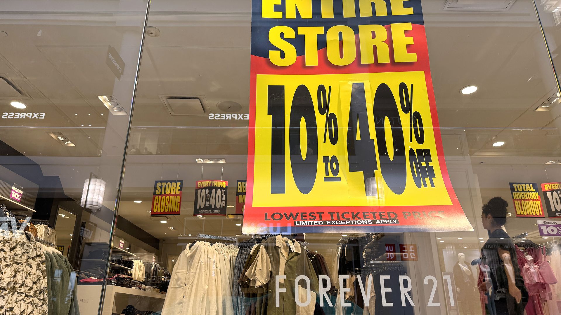 Photo shows a sign that says "entire store 10% to 40% off"