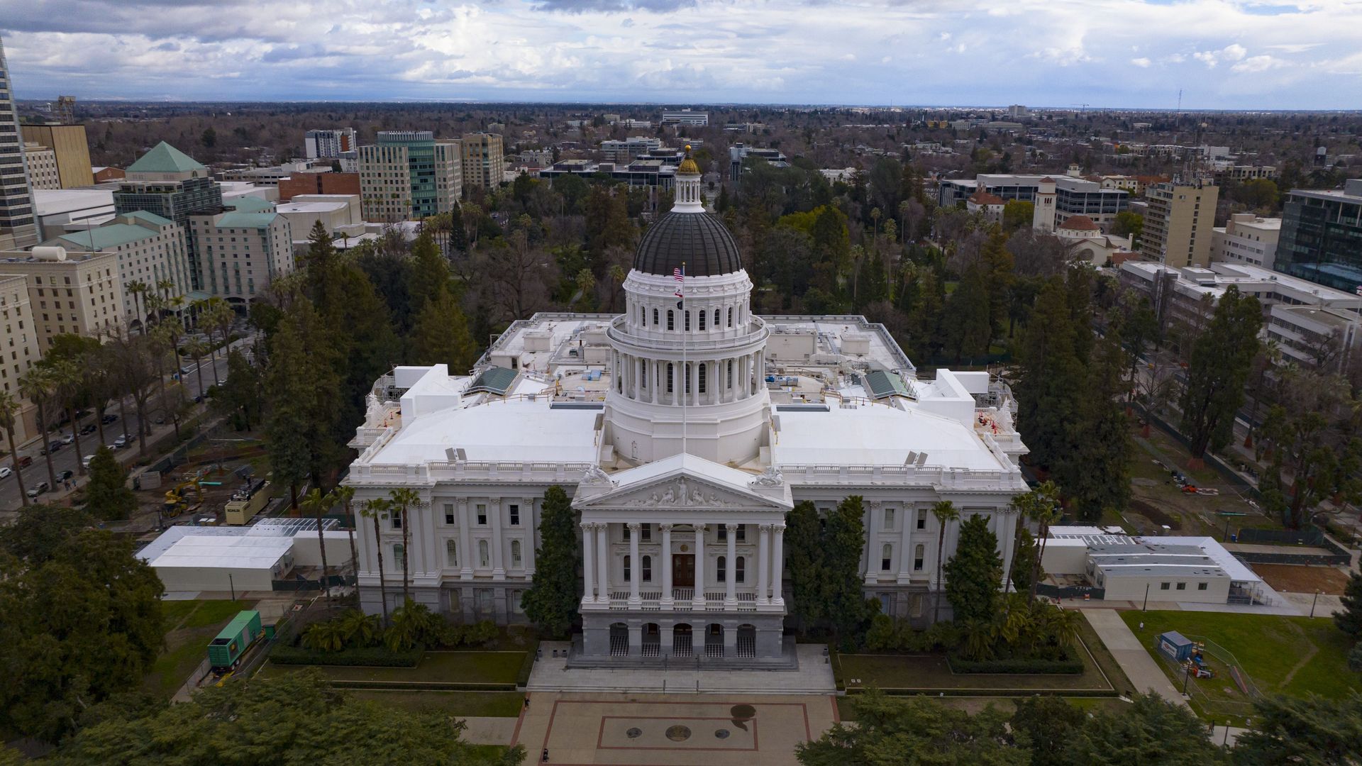 Aerial photo of the California state capitol in the daylight