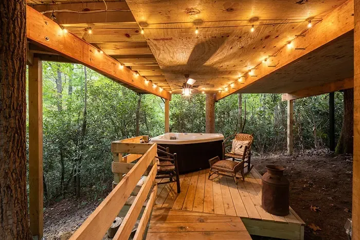 Luxurious Secluded Romantic Treehouse with Hot Tub hot tub