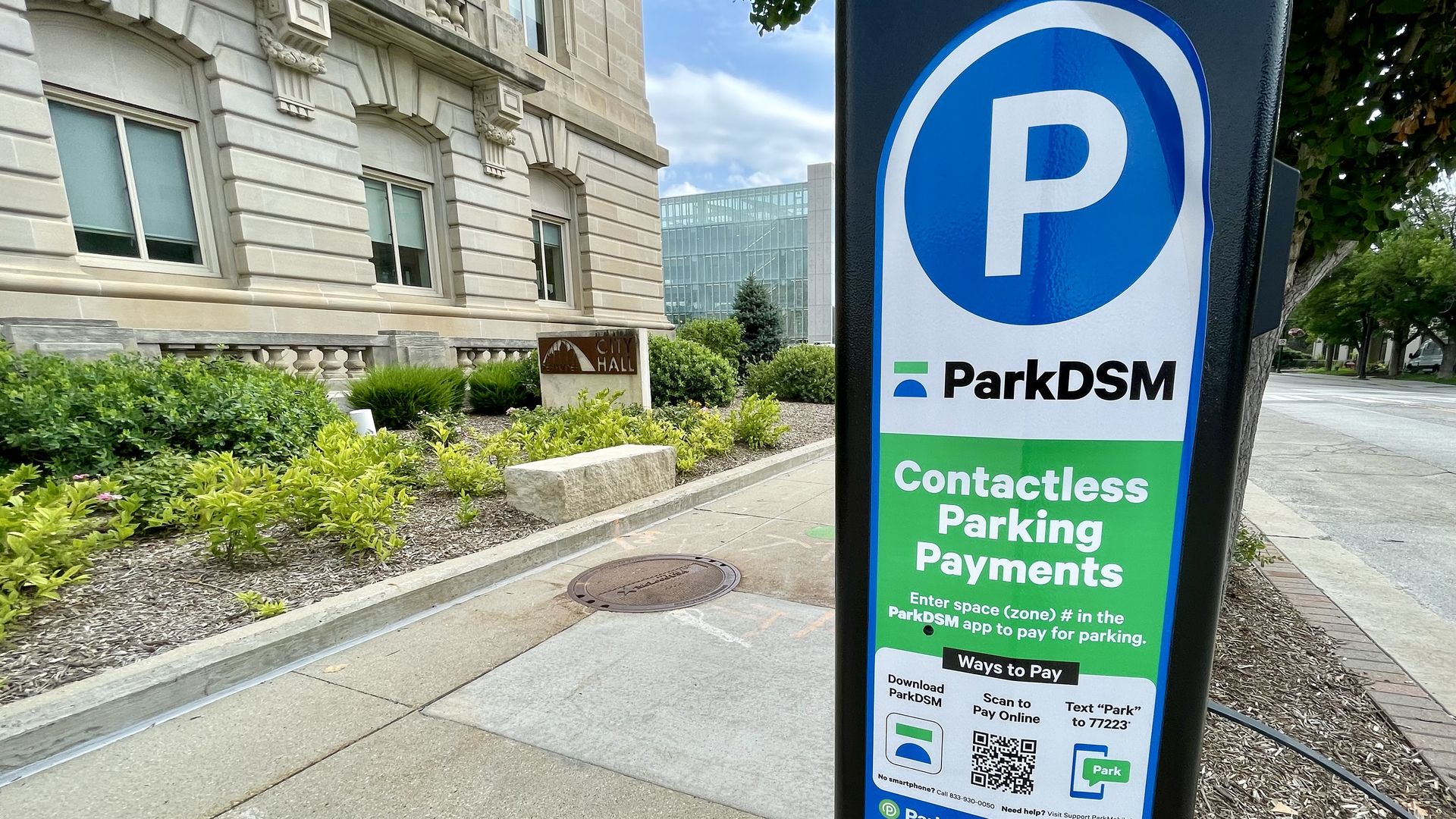A photo of a parking kiosk in Des Moines.