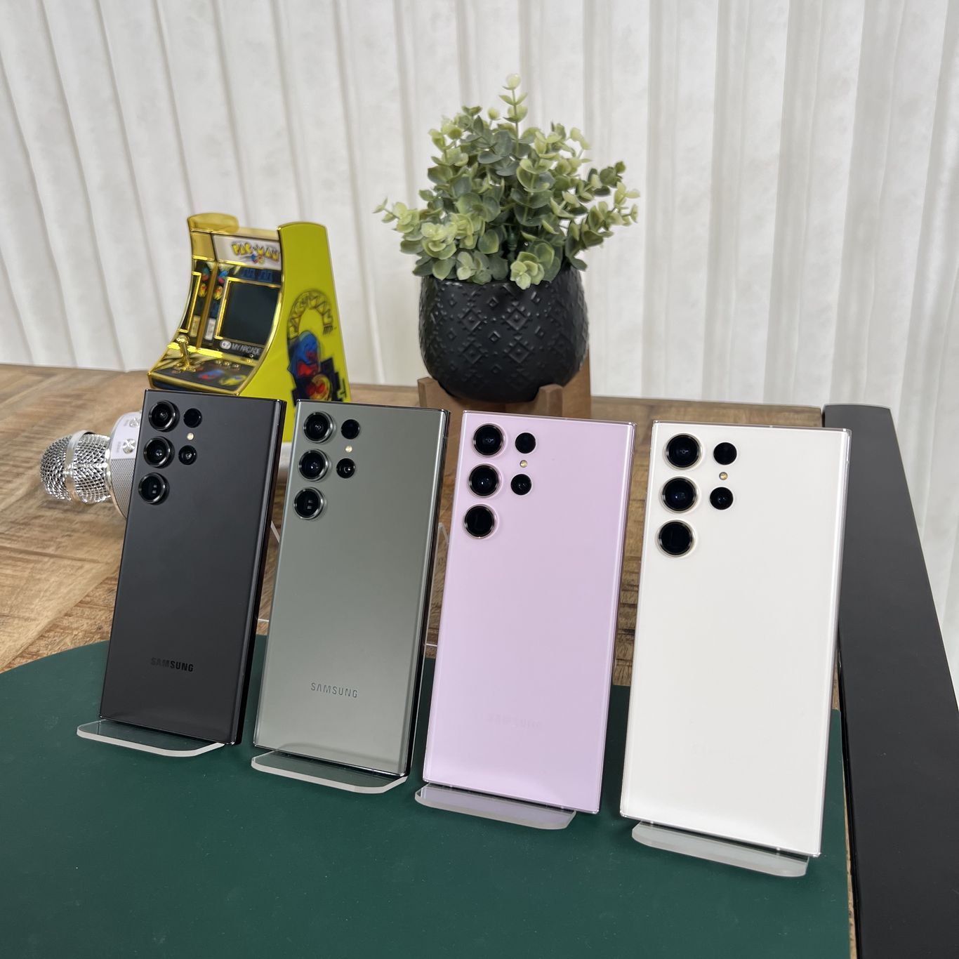 Samsung Galaxy S23 Ultra 箱付き ・ガイドブック有ります Samsung Galaxy S23 Ultra 箱付き ・ガイドブック有ります