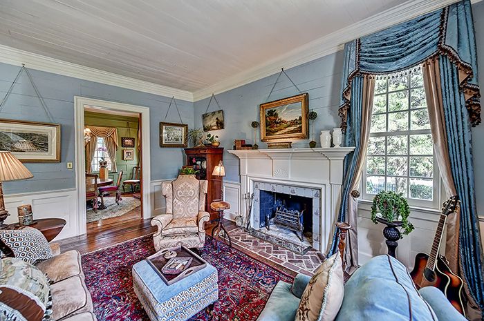 William Lee House den