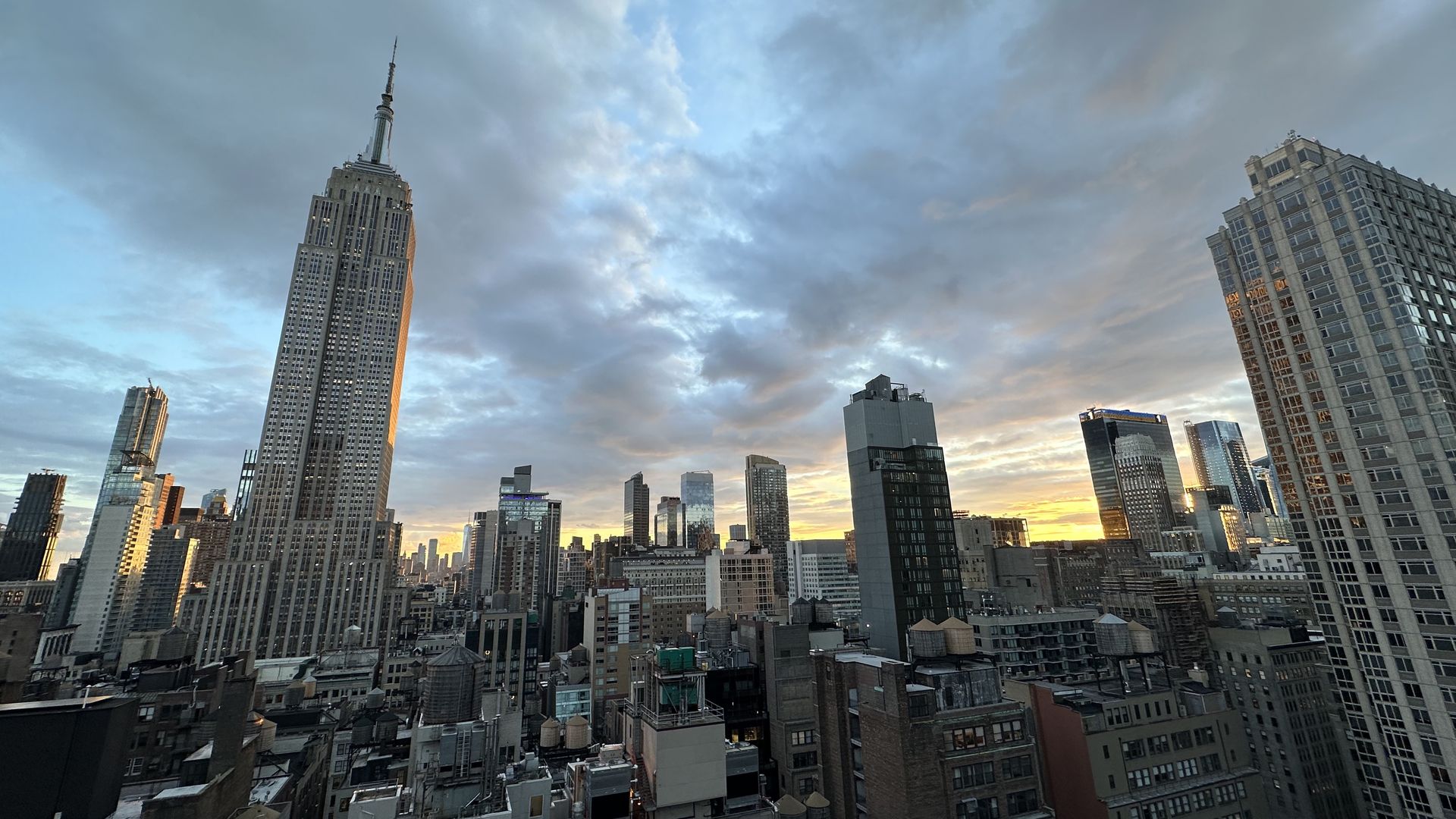A photo of the New York skyline near sunset