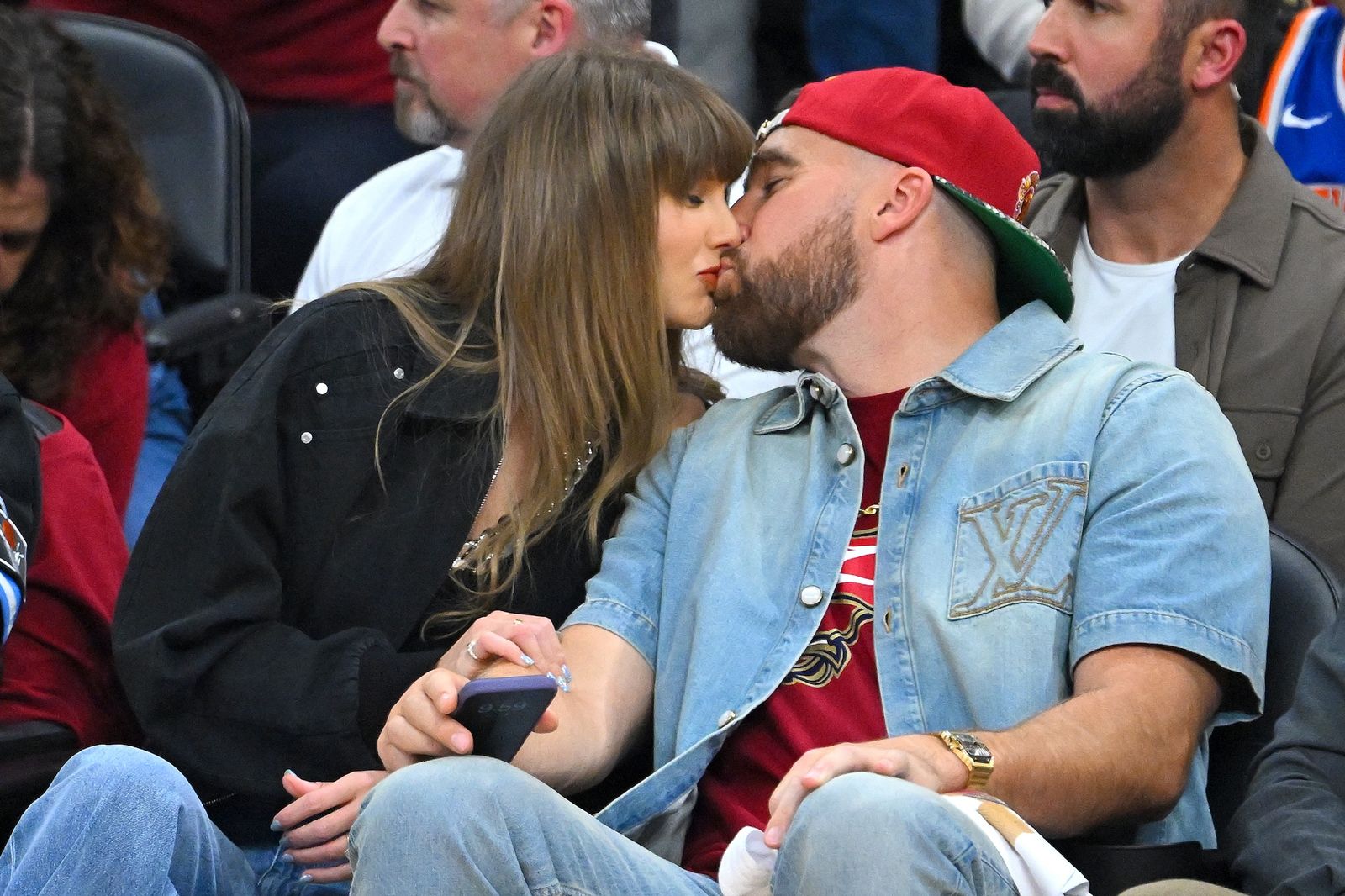 Taylor Swift and Travis Kelce at MSG? We're skeptical - Axios Cleveland