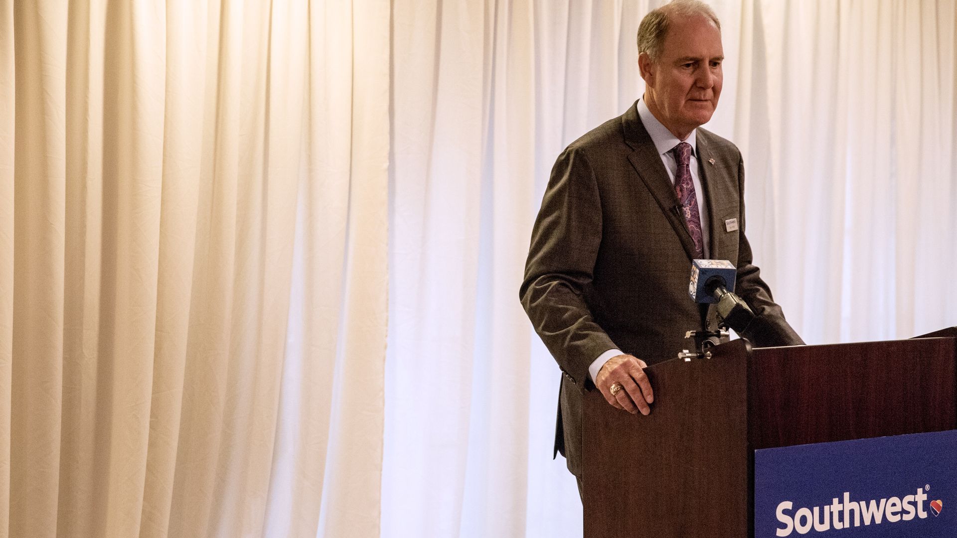 In this image, Southwest Airlines CEO Gary Kelly stands behind a podium 