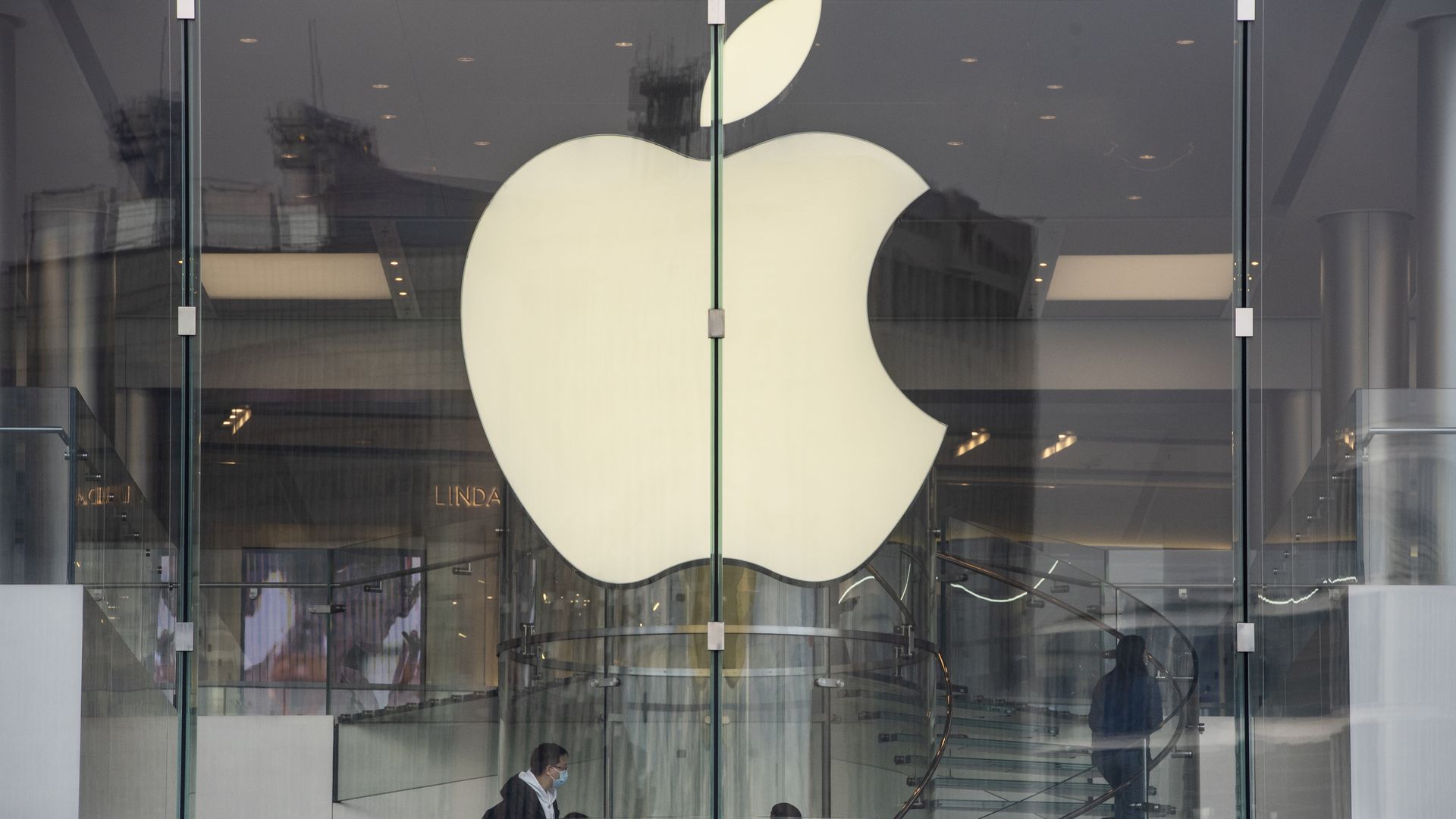 Apple becomes first U.S. company worth $2 trillion