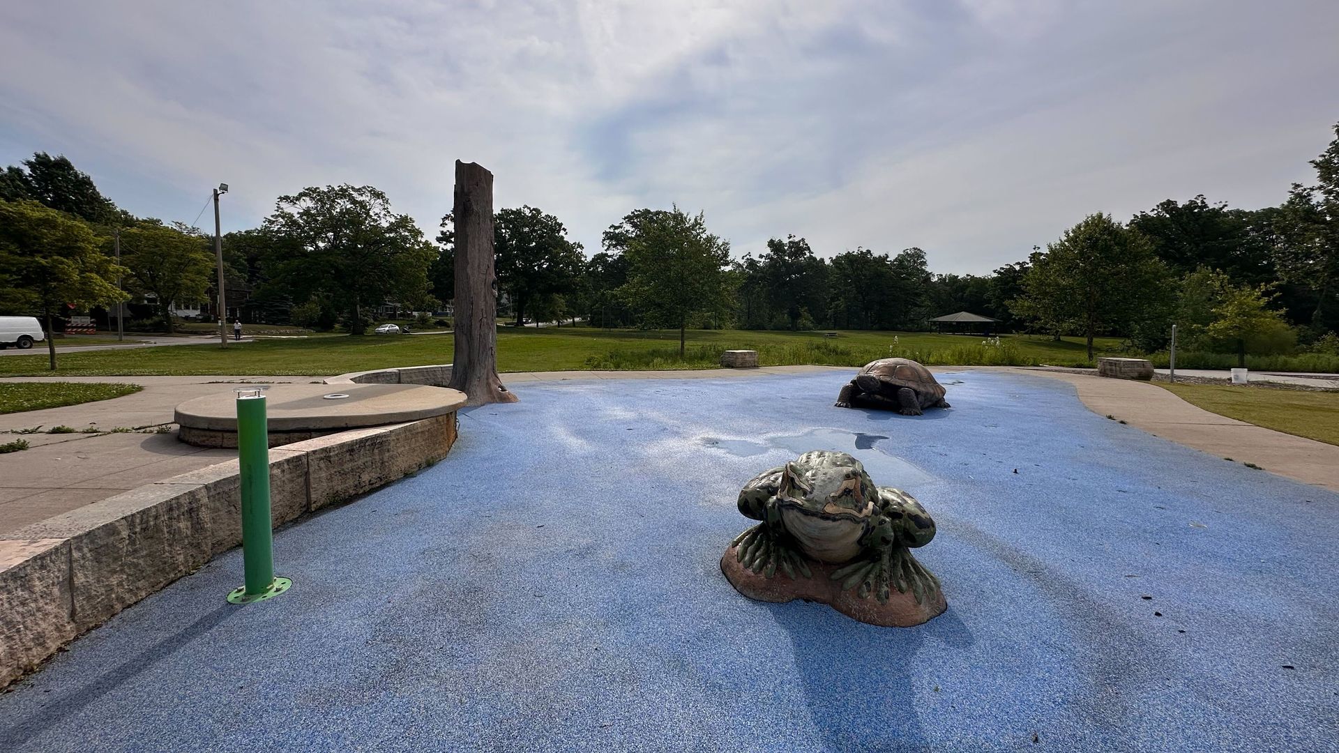 A photo of a sprayground at McHenry Park in Des Moines.