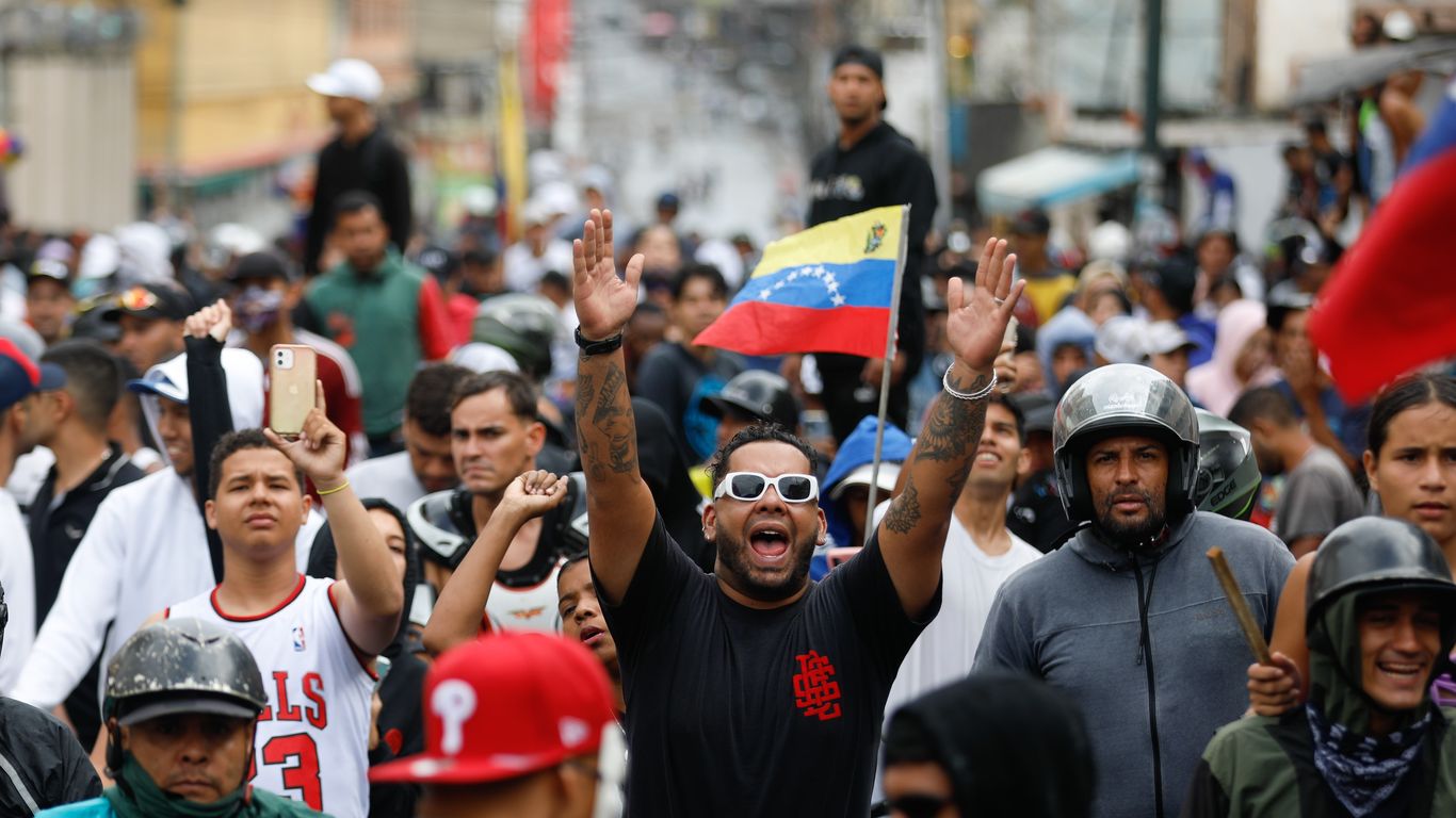 Anti-Maduro protests lead to six deaths and hundreds of arrests