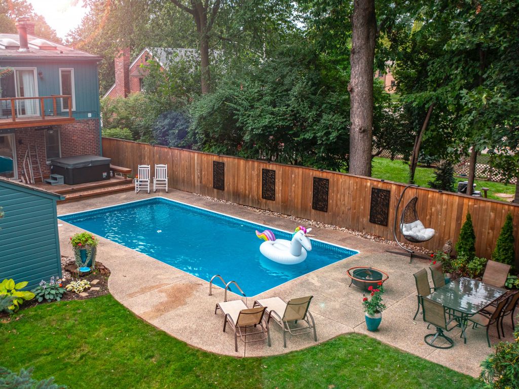 swimming pool backyard