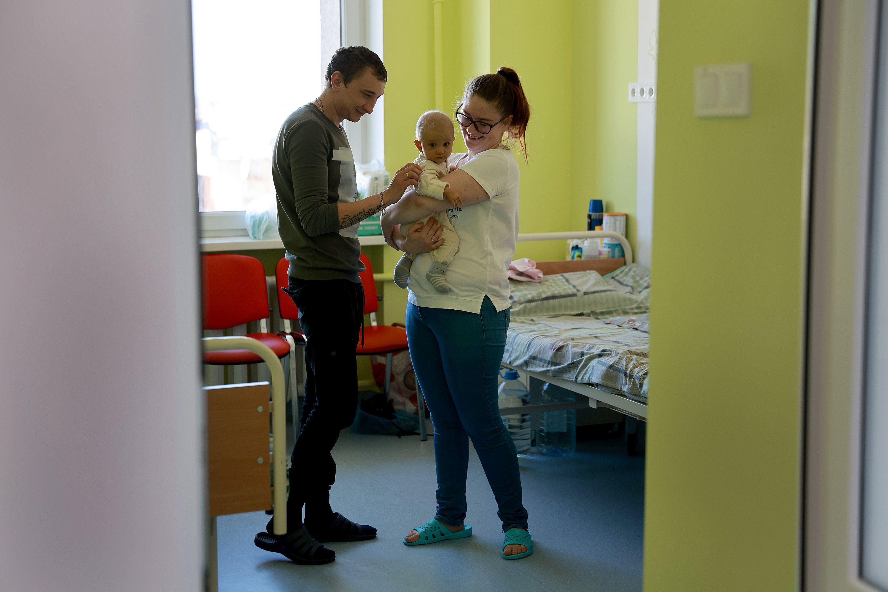  Vasyl Kovdyk (L) and Irina Kovdyk care for their baby Milana Kovdyk at a hospital (that did not want to be named) on April 13, 2022 in Lviv, Ukraine. 