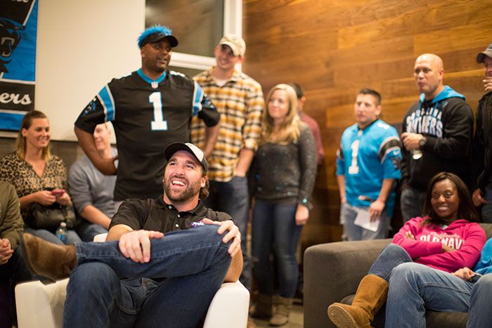 jared-allen-watching-tv