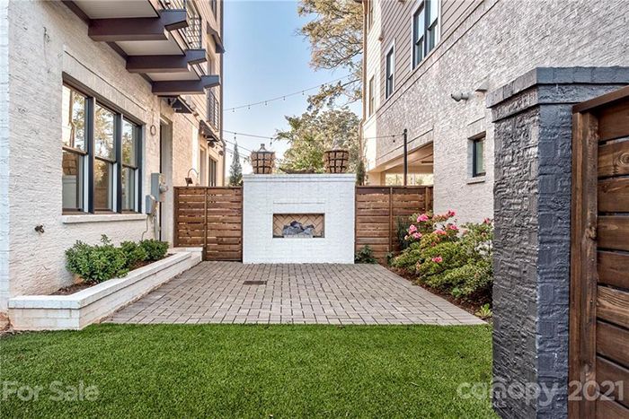 447 Beaumont Ave, courtyard