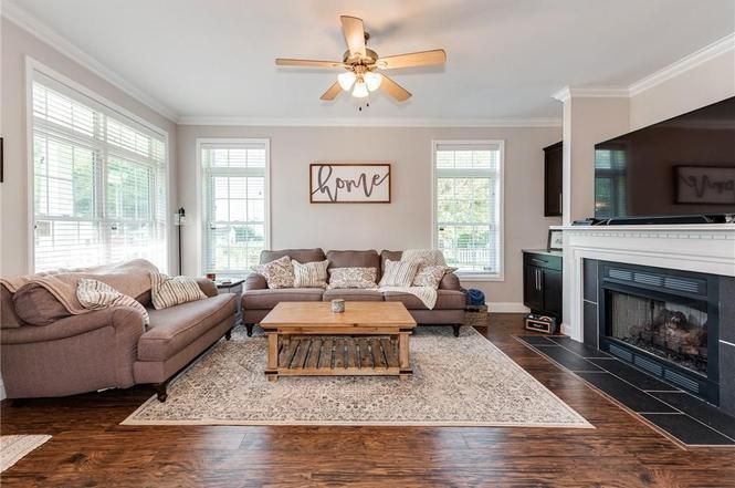 1201 Pegram St living room