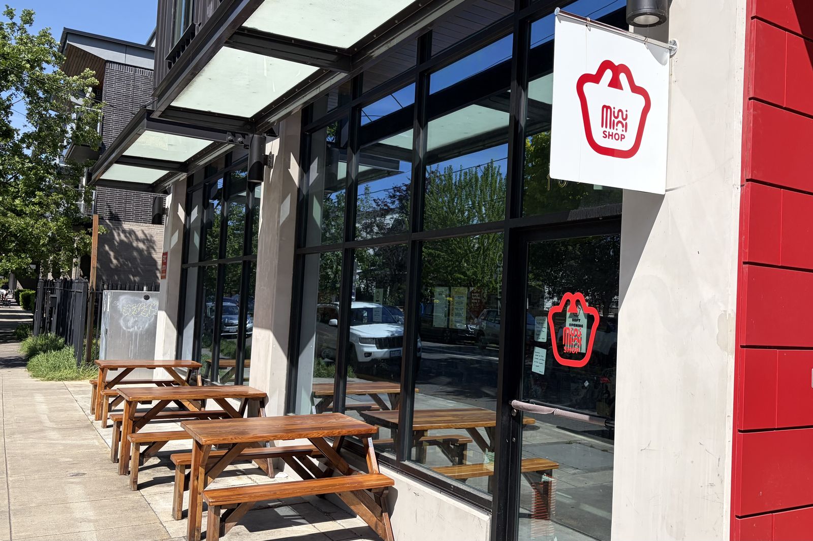 ミニクロshop Mini Mini Shop recreates the Tokyo corner store feel - Axios Portland