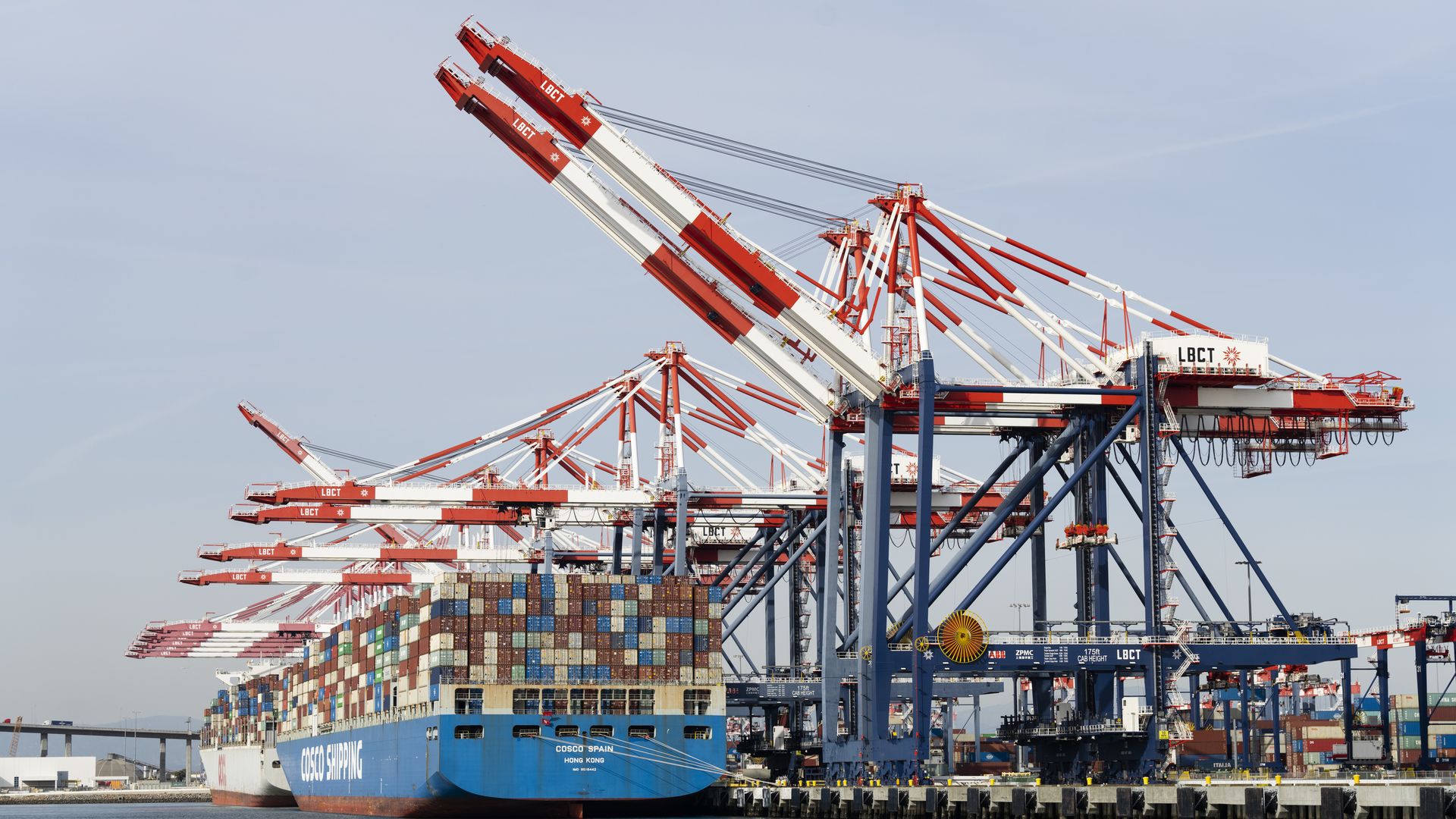 Picture of rigs at Port of Los Angeles