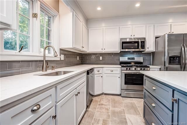 1400 Cavendish Court kitchen