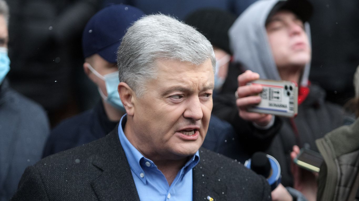 Poroshenko: “To protect the nation … brings the risk for your own life”